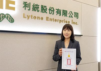雙喜臨門，總經理林燕榮獲「傑出企業領導人獎」；專利原料「利妥黑」獲得國際發明展肯定
